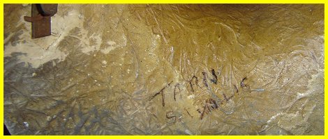 TOMB11.jpg - 30519 Bytes